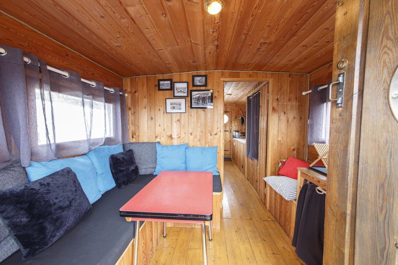 Logement Insolite La Toue Cabanee Centre Ville Angers Exteriér fotografie