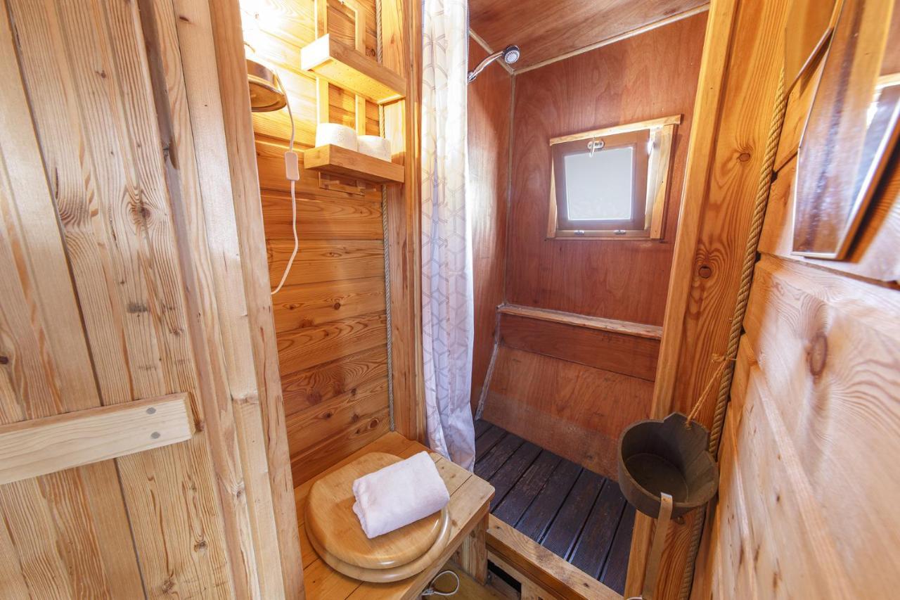Logement Insolite La Toue Cabanee Centre Ville Angers Exteriér fotografie
