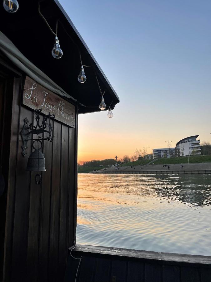 Logement Insolite La Toue Cabanee Centre Ville Angers Exteriér fotografie